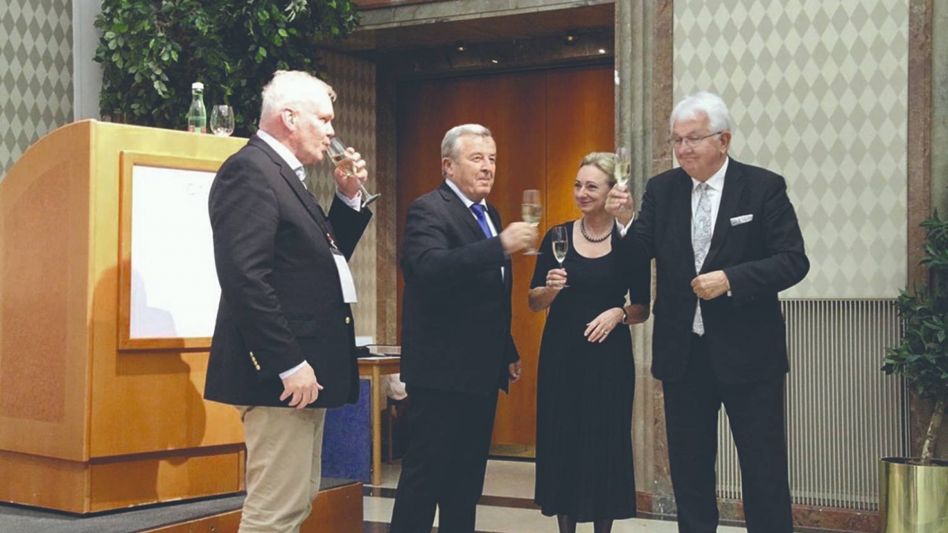 武科蒂奇教授在奥地利中央银行被授予哈耶克终身成就奖