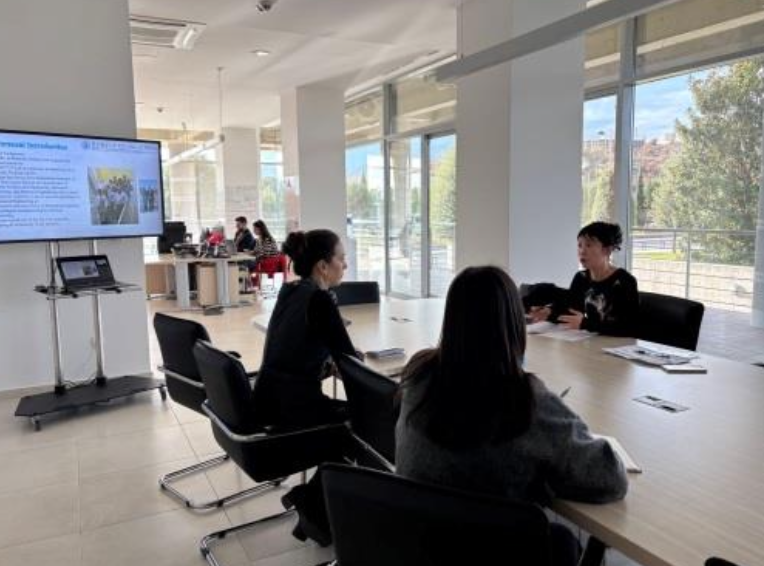 Lectures and seminars given by Associate Professor Yang